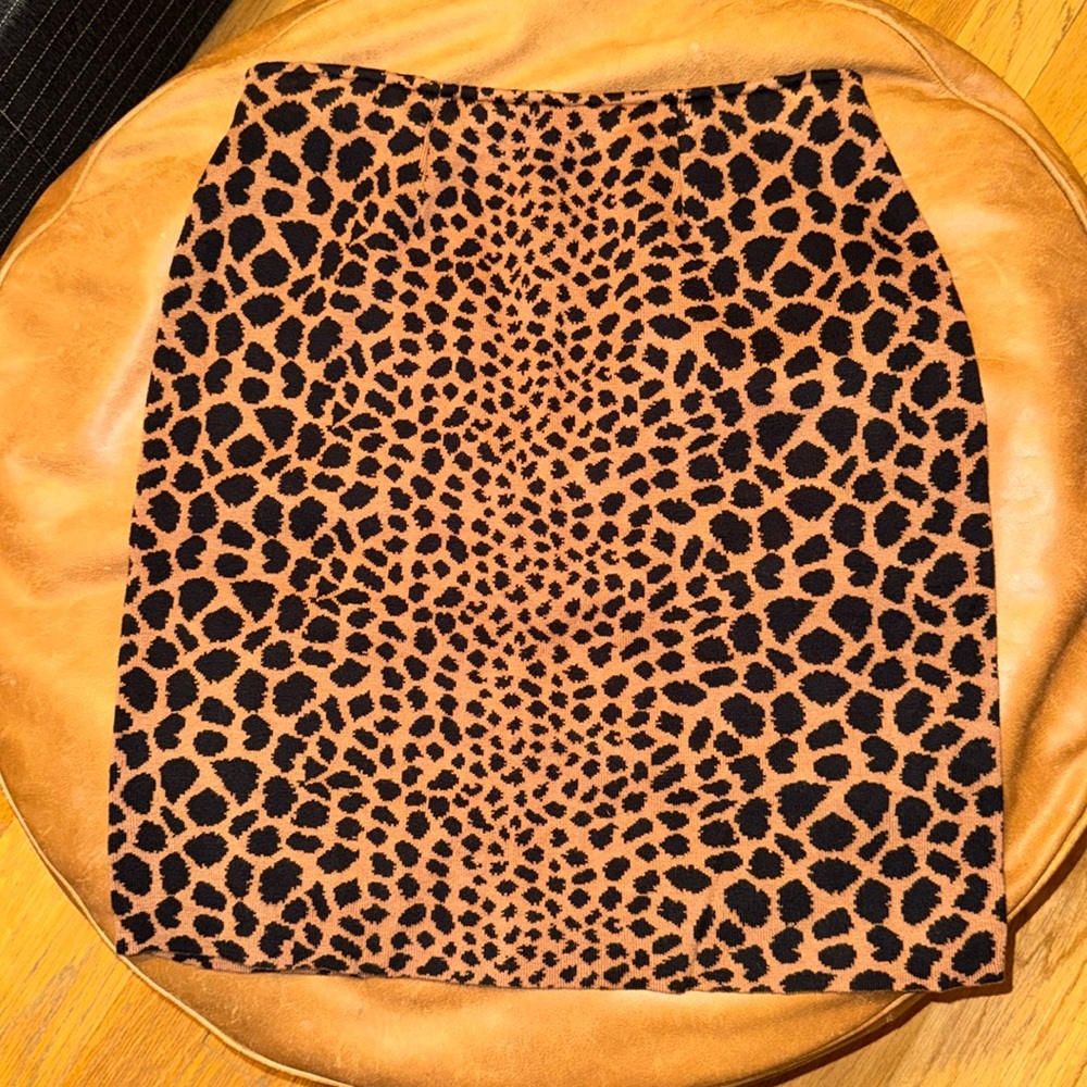 Women’s  J. McLaughlin leopard print sweater knit skirt large pencil skirt